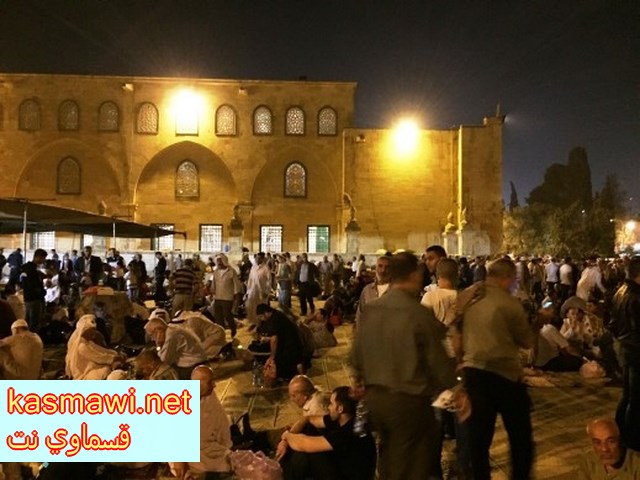 القدس: اكثر من 200 الف مصلّ يحيون ليلة القدر بالمسجد الأقصى المبارك في مدينة القدس